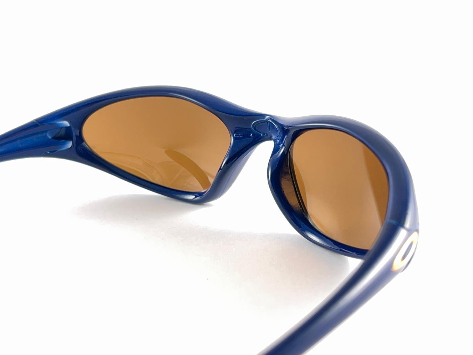 Neu Vintage Oakley Minute Metallic Blau Polarisierte Linsen 2000er Sonnenbrille, Vintage  im Angebot 7
