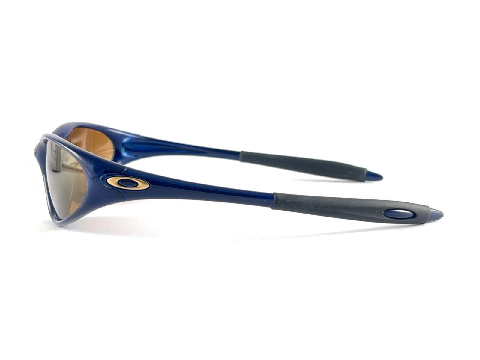 Neu Vintage Oakley Minute Metallic Blau Polarisierte Linsen 2000er Sonnenbrille, Vintage  im Angebot 1