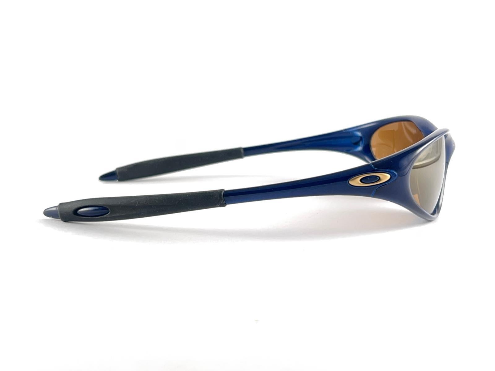 Neu Vintage Oakley Minute Metallic Blau Polarisierte Linsen 2000er Sonnenbrille, Vintage  im Angebot 2