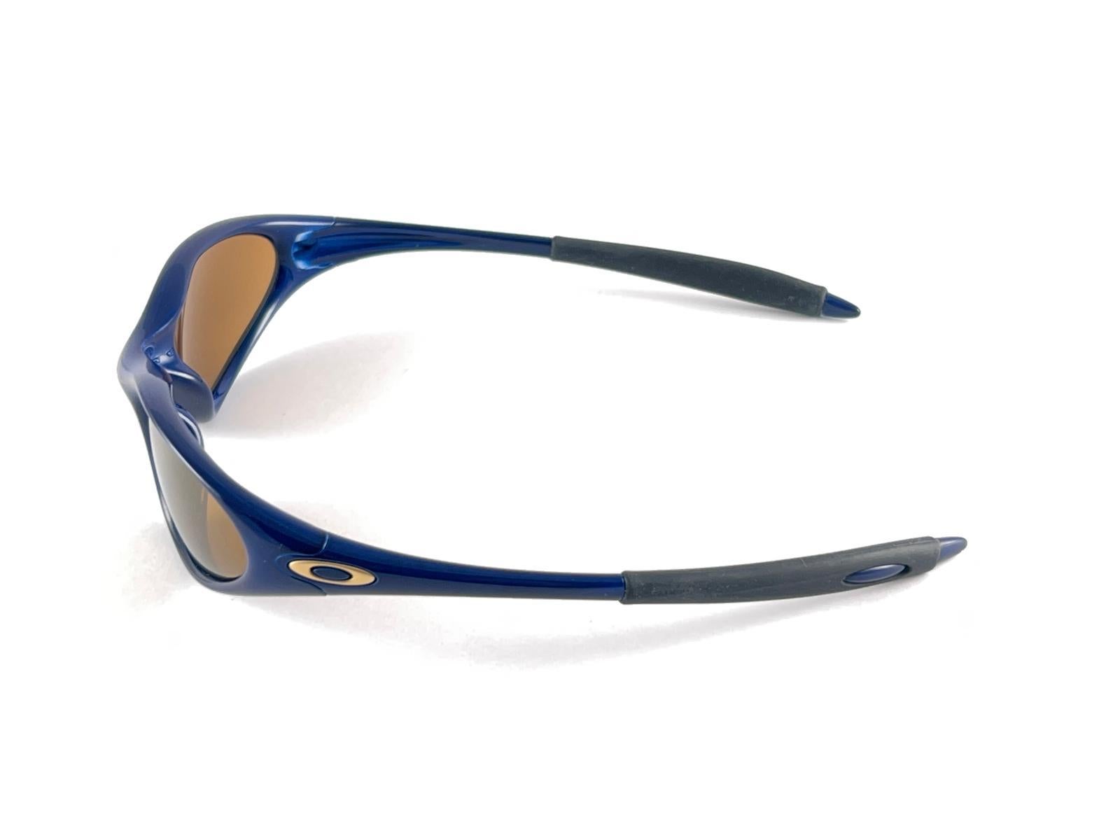 Neu Vintage Oakley Minute Metallic Blau Polarisierte Linsen 2000er Sonnenbrille, Vintage  im Angebot 3
