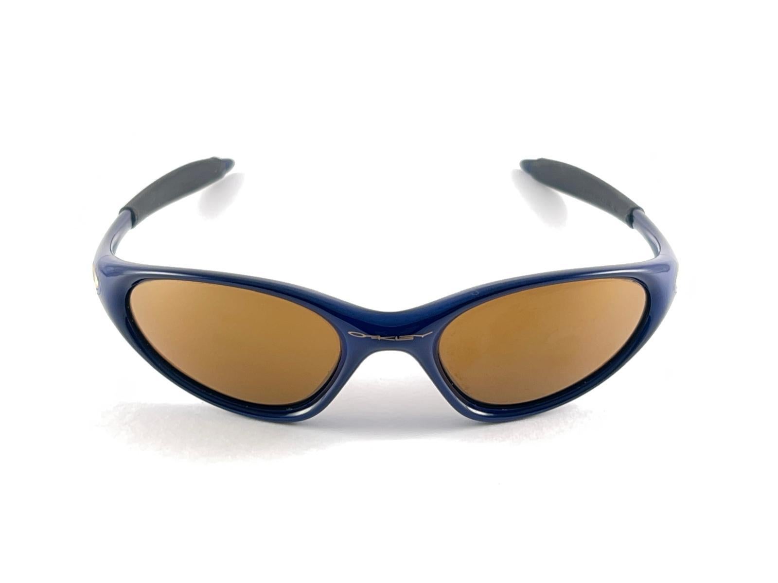 Neu Vintage Oakley Minute Metallic Blau Polarisierte Linsen 2000er Sonnenbrille, Vintage  im Angebot 4