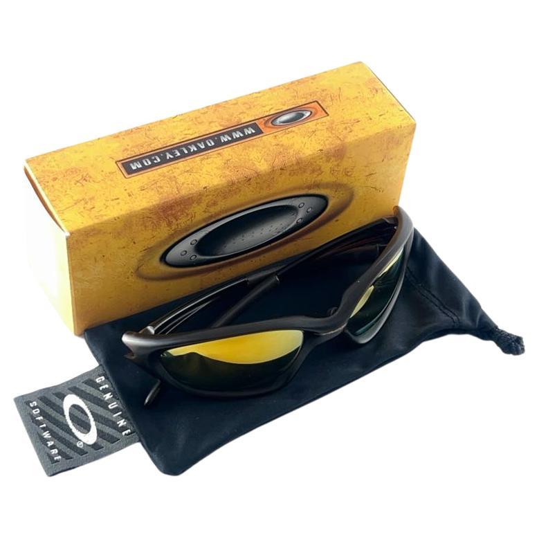 
New Vintage Oakley Minute  tortoise Frame Sunglasses. Wrap frame with mirror lenses.
New never worn or displayed. This item might show minor sign of wear due to storage.
Comes with its original box and papers as pictured.
Made in Usa