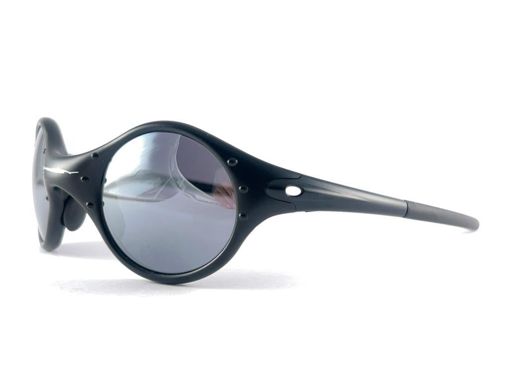 Women's or Men's New Vintage Oakley Moon Round Black 1998 Sunglasses