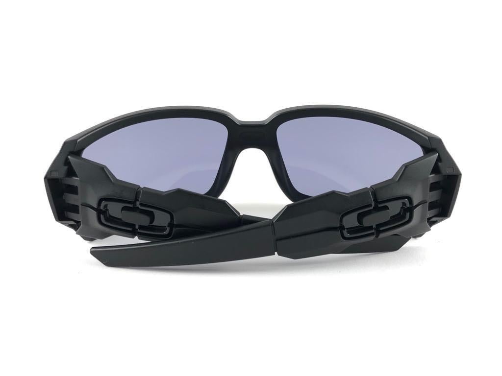 
New Vintage Oakley Oil Drum Frame Sunglasses. Wrap black matte frame with black lenses.
New never worn or displayed. This item might show minor sign of wear due to storage.
Comes with its original box and papers as pictured.
Made in Usa