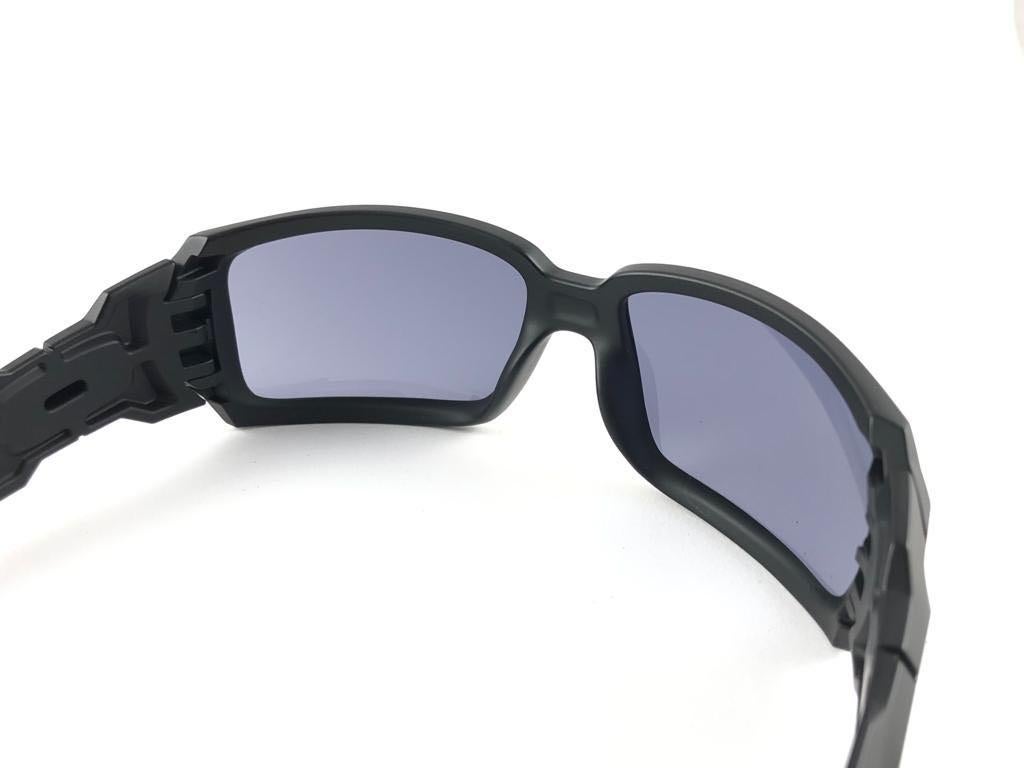 New Vintage Oakley Oil Drum Black Polarized Lens 2005 Sunglasses In New Condition In Baleares, Baleares