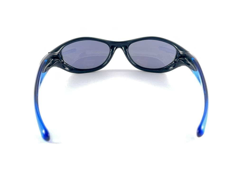 New Vintage Oakley Pocket Blue Lens 2003 Sunglasses  For Sale 4