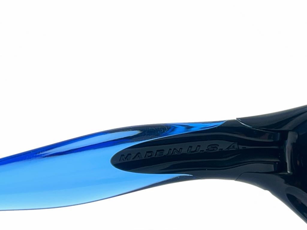 New Vintage Oakley Pocket Blue Lens 2003 Sunglasses In New Condition For Sale In Baleares, Baleares
