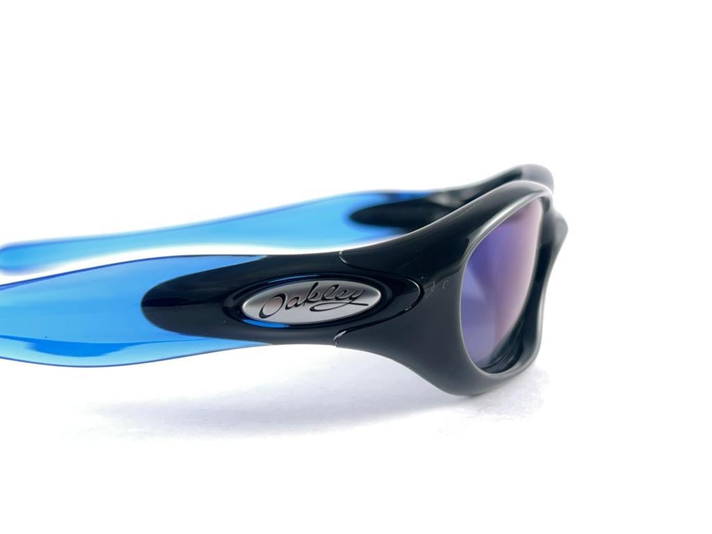 Women's or Men's New Vintage Oakley Pocket Blue Lens 2003 Sunglasses For Sale