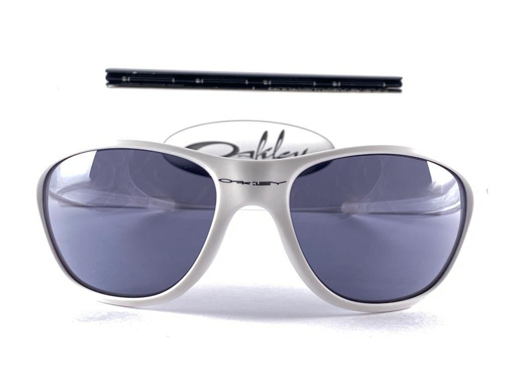 New Vintage Oakley Polar White Frame  2000'S Sunglasses For Sale 1