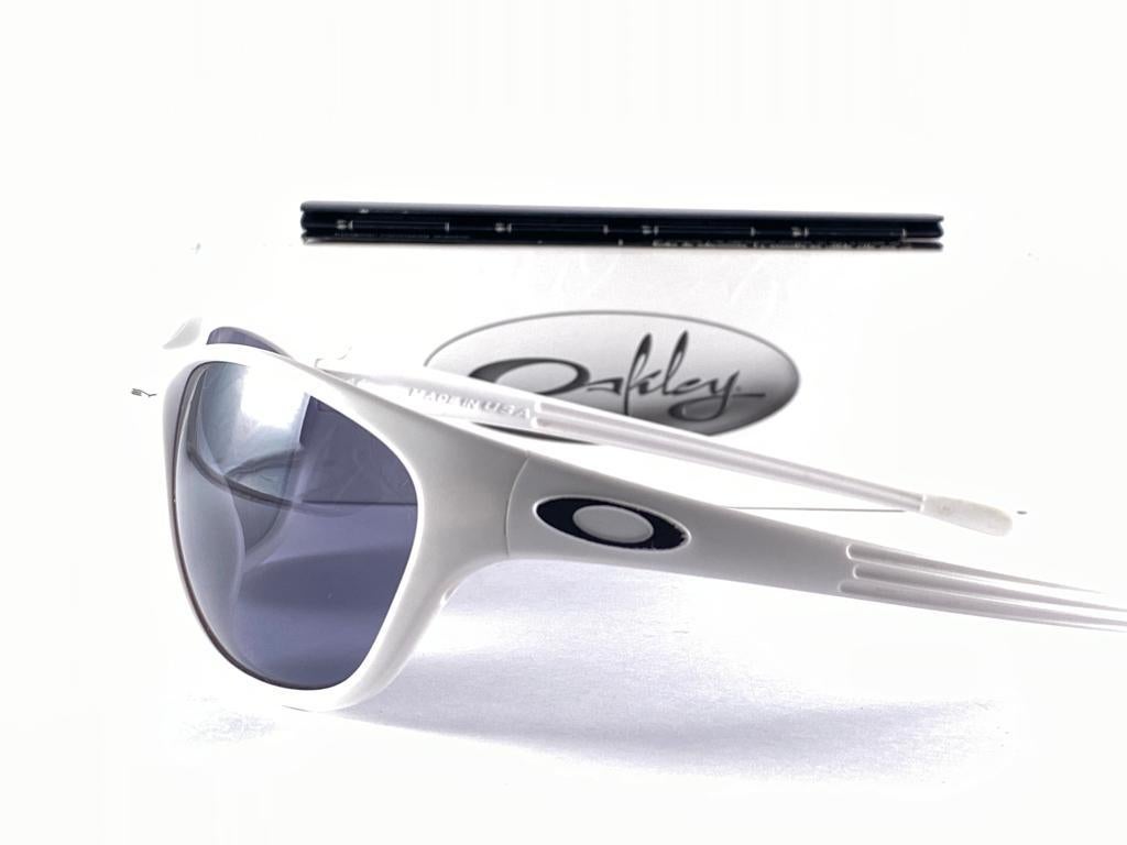 New Vintage Oakley Polar White Frame  2000'S Sunglasses For Sale 2