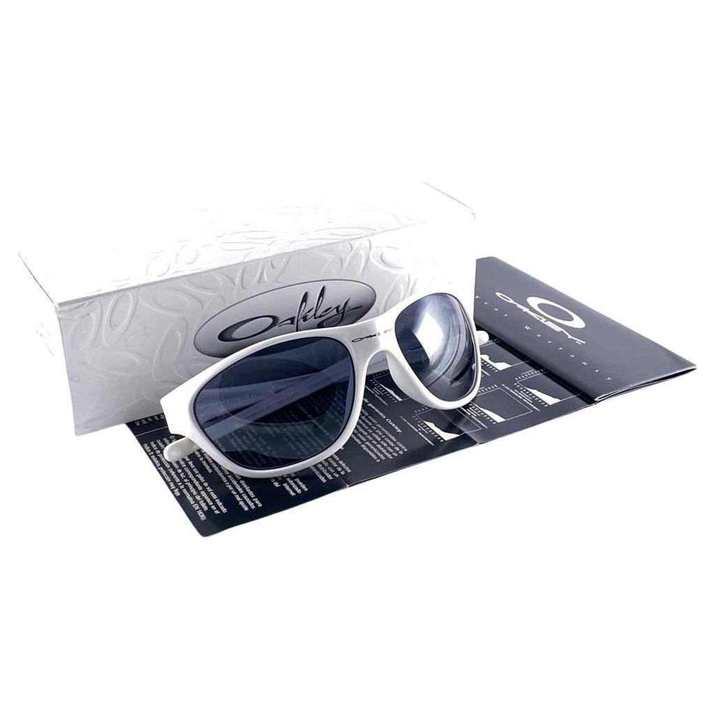 New Vintage Oakley Polar White Frame  2000'S Sunglasses For Sale