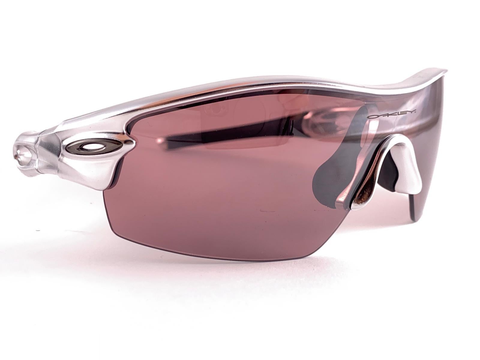 New Vintage Oakley Radar Frame Rose Mirrored Lens 1999 Sunglasses In New Condition In Baleares, Baleares