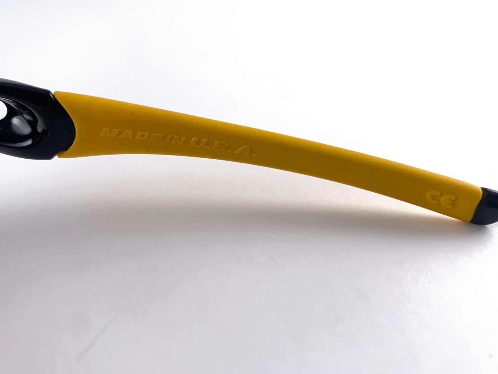 New Vintage Oakley Radar Yellow Frame Grey Lens 1999 Sunglasses Neuf - En vente à Baleares, Baleares