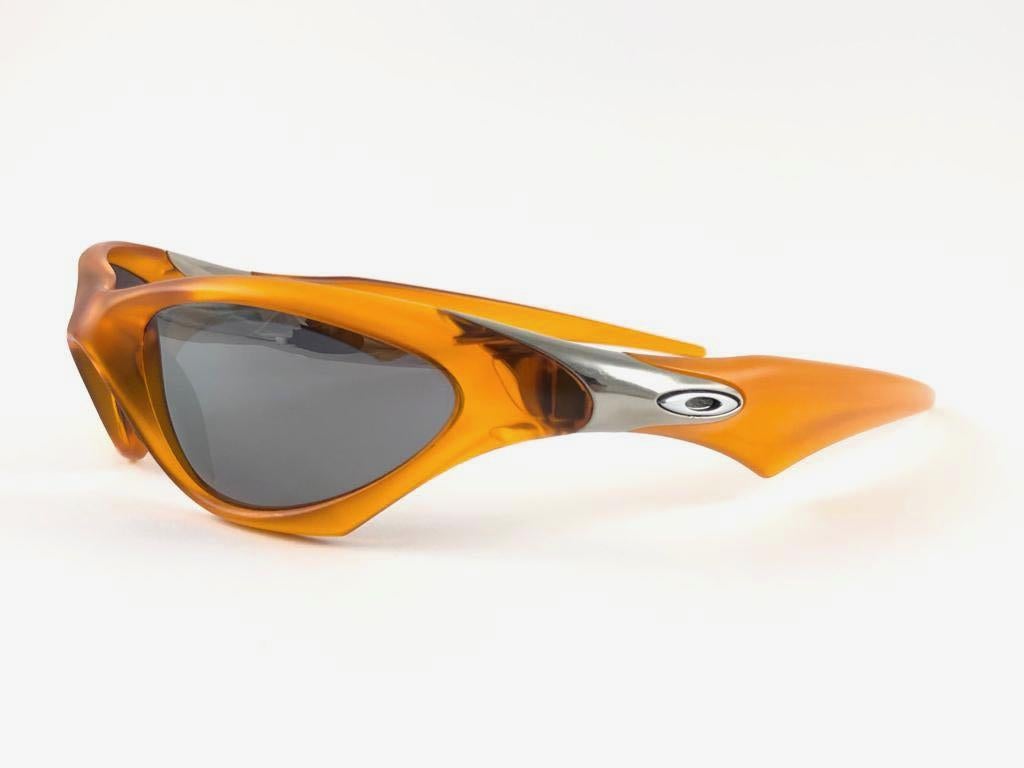 
New Vintage Oakley Scar Sunglasses. Wrap persimmon sports frame with black iridium lenses.
New never worn or displayed. This item might show minor sign of wear due to storage.
Comes with its original box and papers as pictured.
Made in Usa