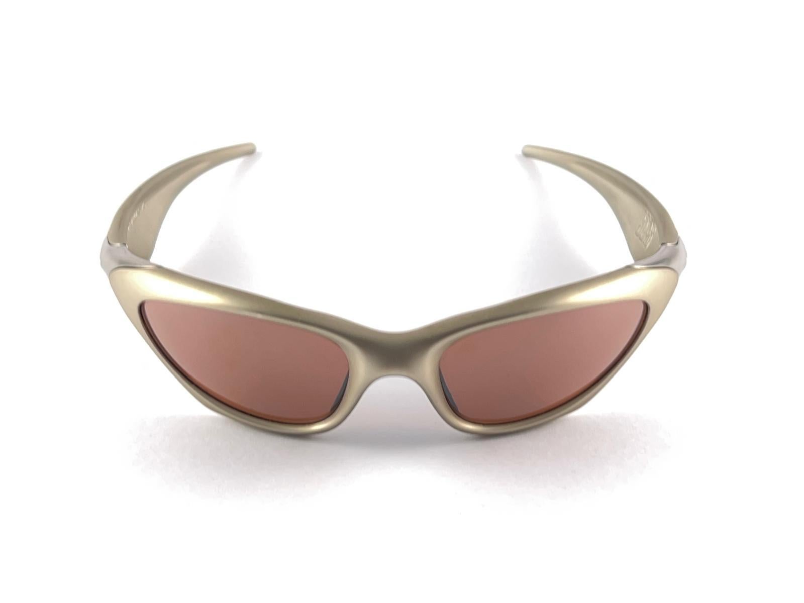 Women's or Men's New Vintage Oakley Scar Salmon Iridium Lenses Sunglasses 1990's Made in Usa For Sale