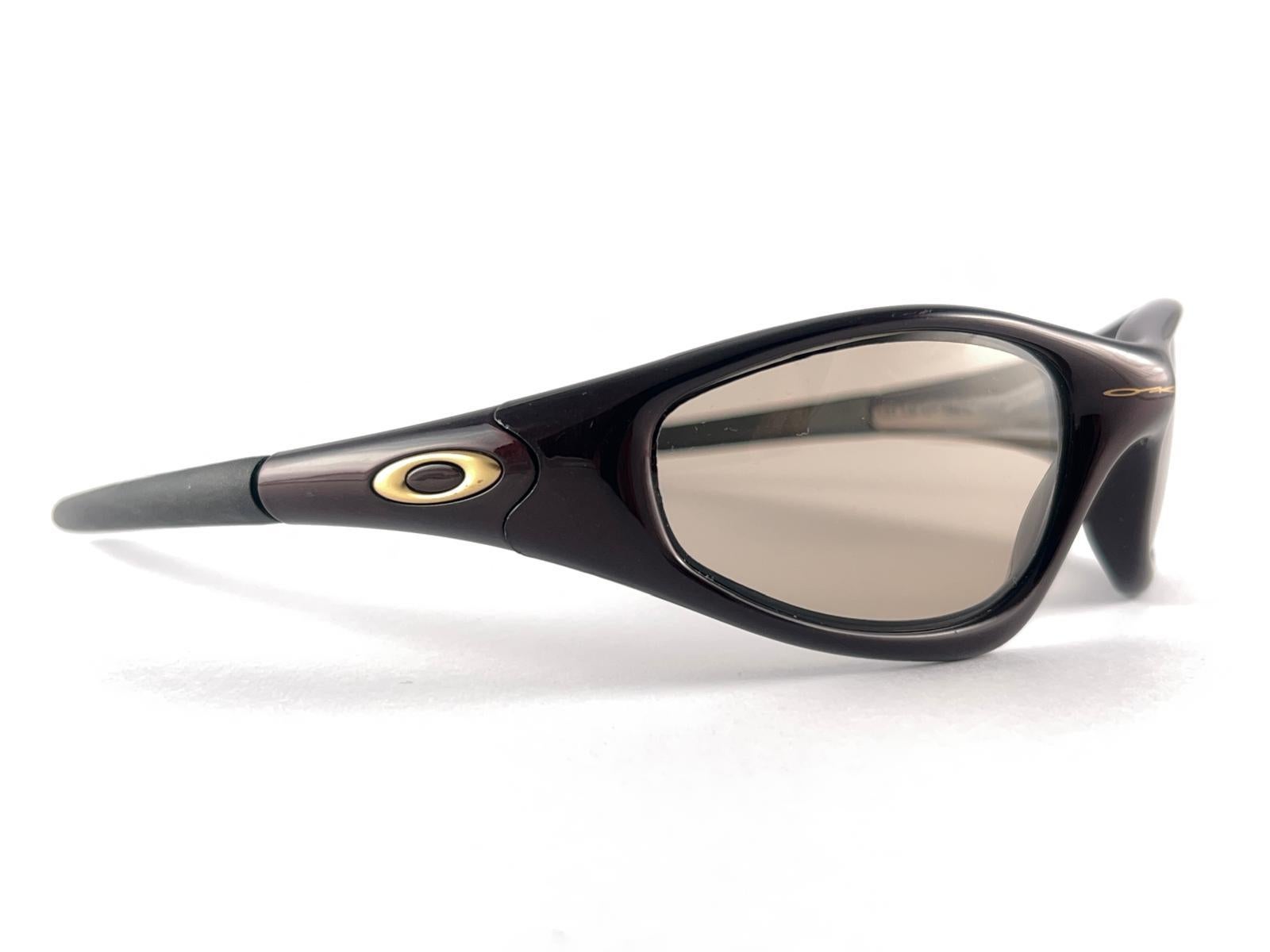 New Vintage Oakley Straight Metallic Burgundy 2000's Sunglasses  For Sale 4
