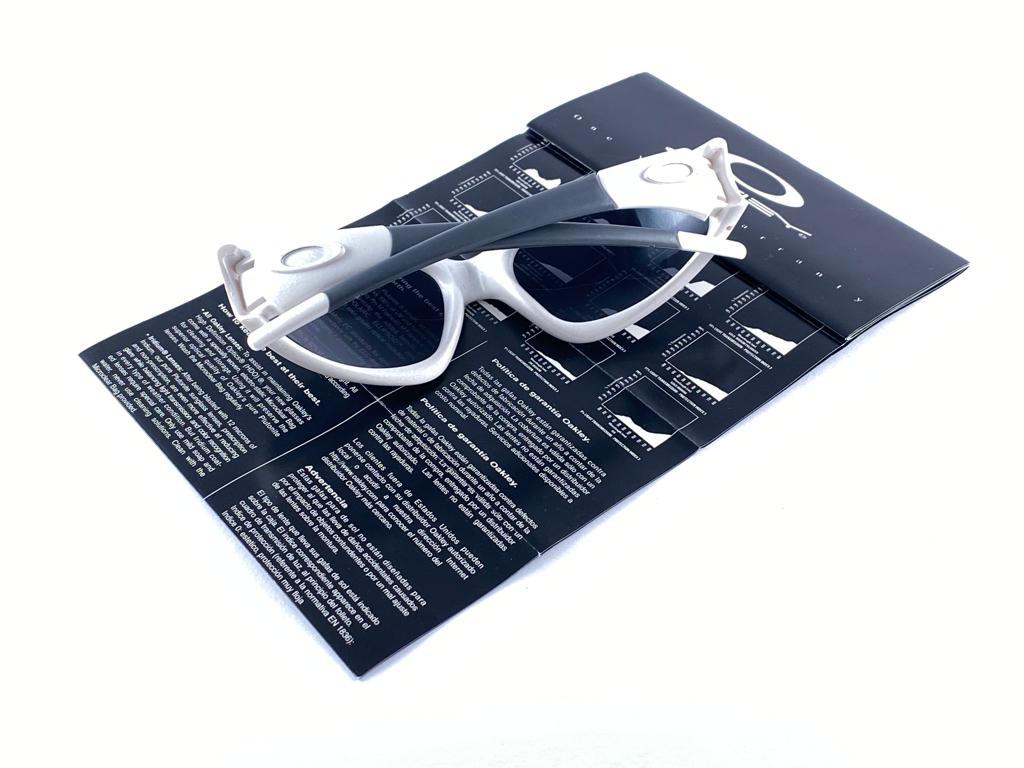 New Vintage Oakley Straight White 2000's Sunglasses  For Sale 2