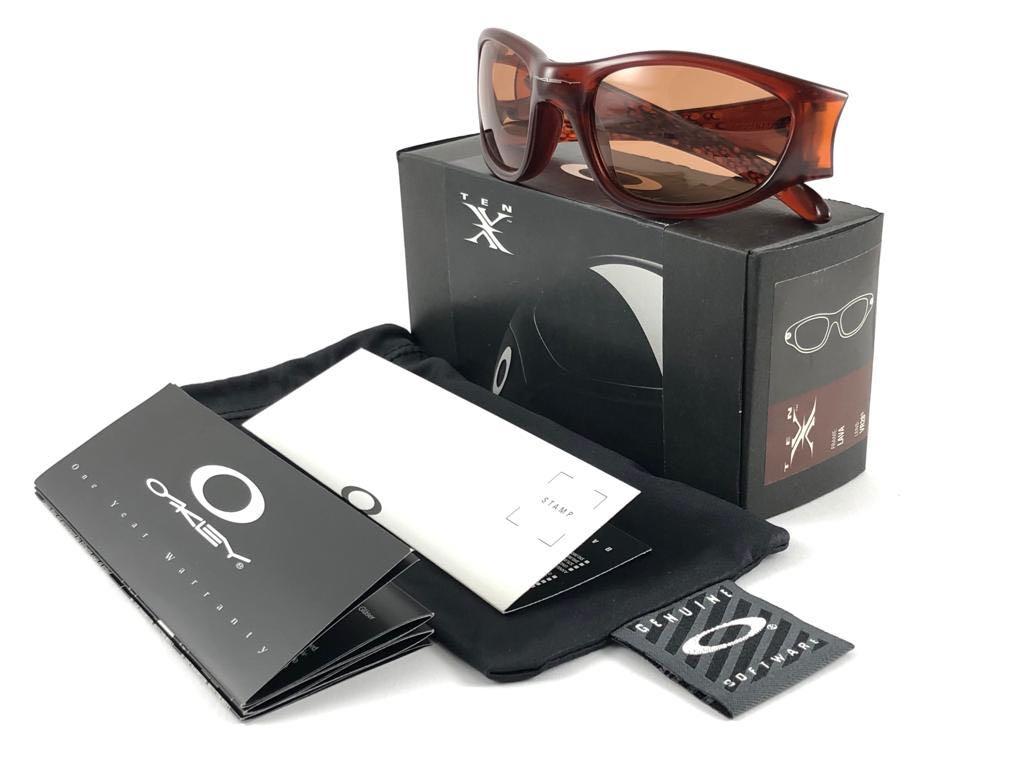 
New Vintage Oakley TEN Frame Sunglasses. Wrap Lava frame with VR28  lenses.
New never worn or displayed. This item might show minor sign of wear due to storage.
Comes with its original box and papers as pictured.
Made in Usa