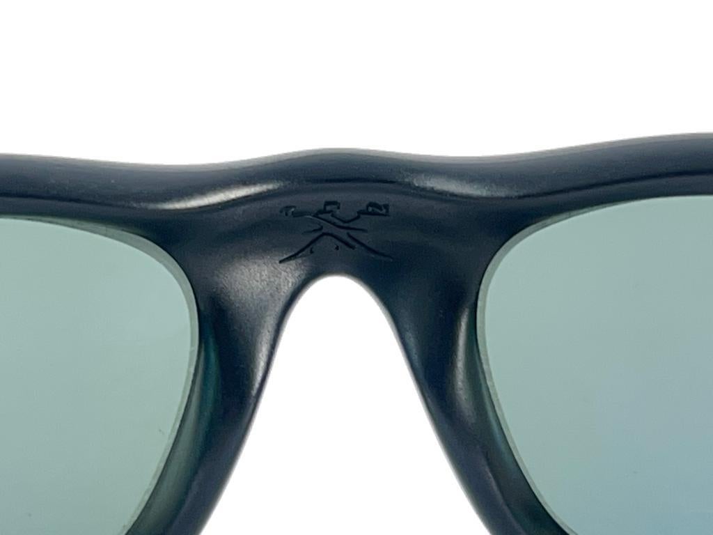 New Vintage Oakley TEN Frame Polarized Lens 1998 Occhiali da sole in vendita 4