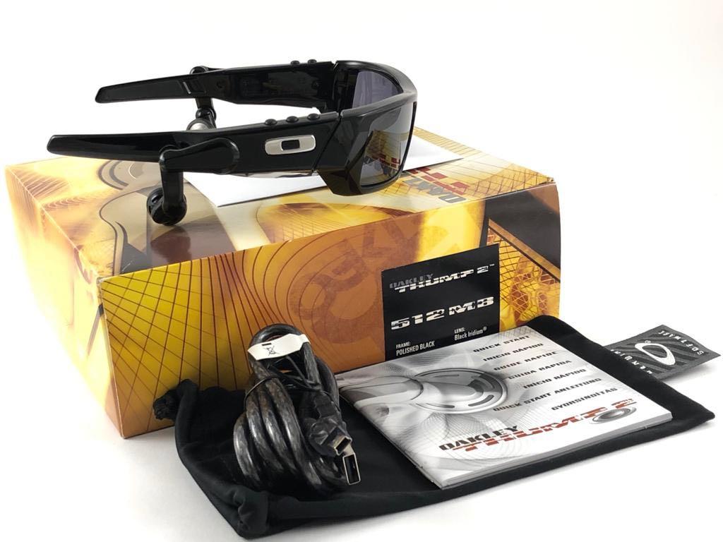 Oakley Thump 512MB MP3 lunettes de soleil vintage à lunettes gazeuses noires avec éclats en iridium, 2003  en vente 4