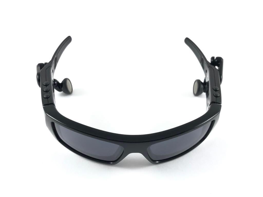 New Vintage Oakley Thump 512MB MP3 Gascan Black Iridium Lenses 2003 Sunglasses  For Sale 3