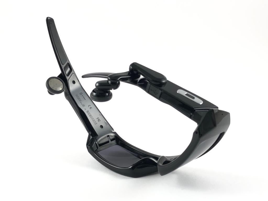 Oakley Thump 512MB MP3 lunettes de soleil vintage à lunettes gazeuses noires avec éclats en iridium, 2003  en vente 2