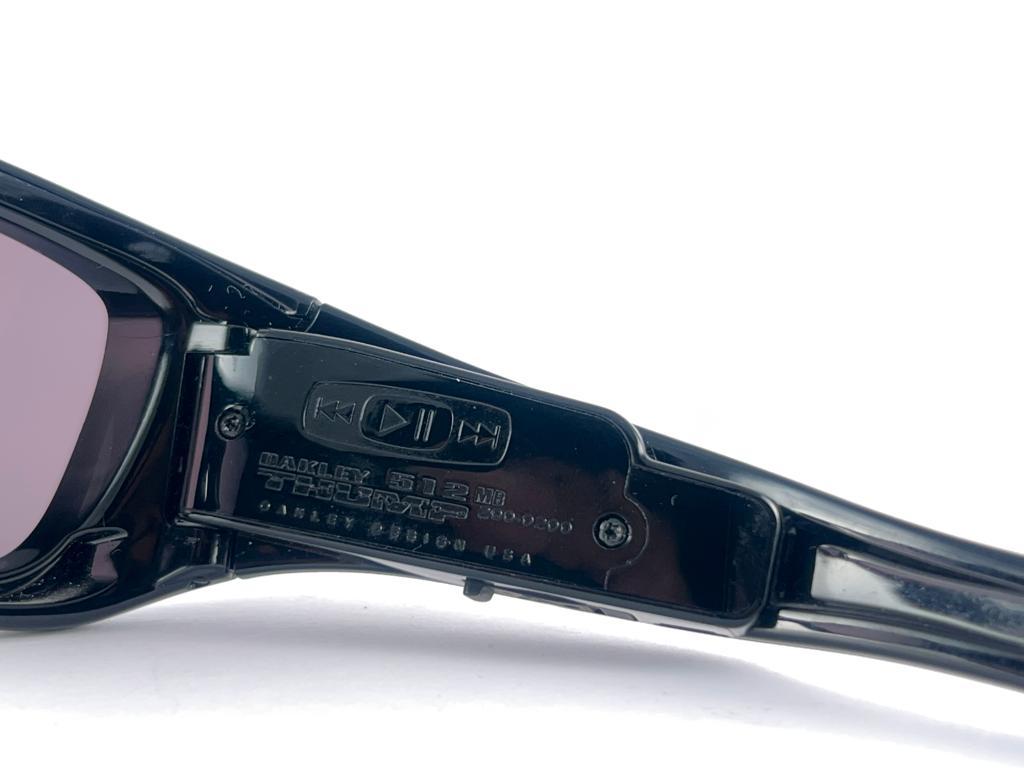 New Vintage Oakley Thump 512MB MP3 Polished Black Lense 2003 Sunglasses  For Sale 8