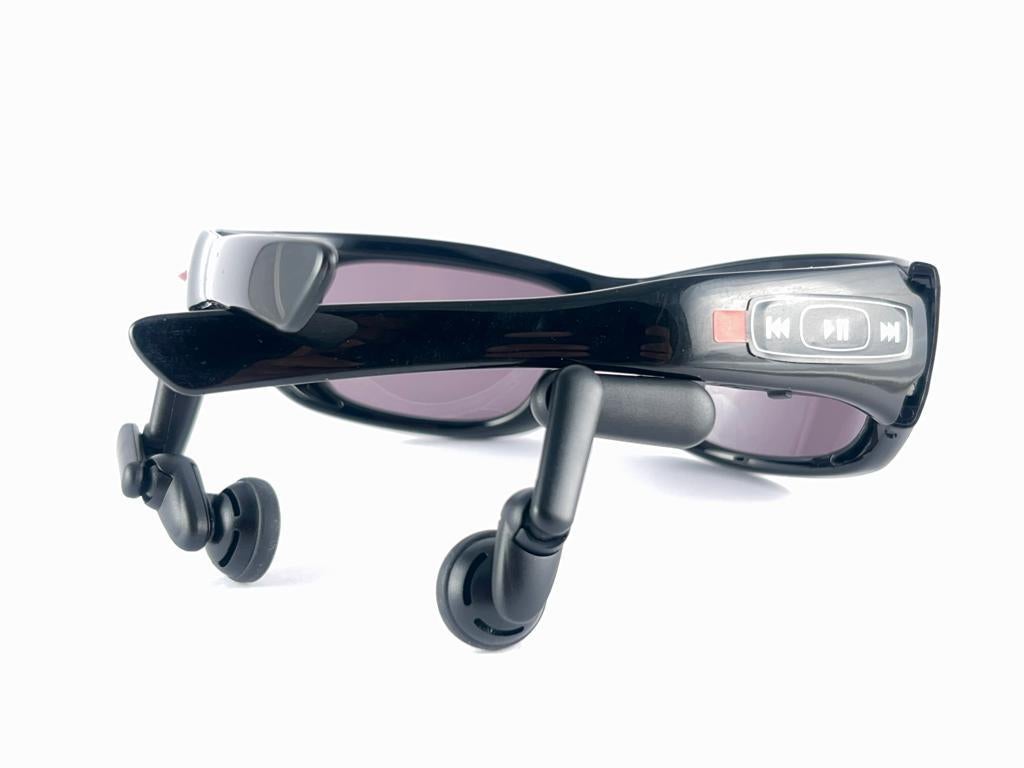 New Vintage Oakley Thump 512MB MP3 Polished Black Lense 2003 Sunglasses  For Sale 10