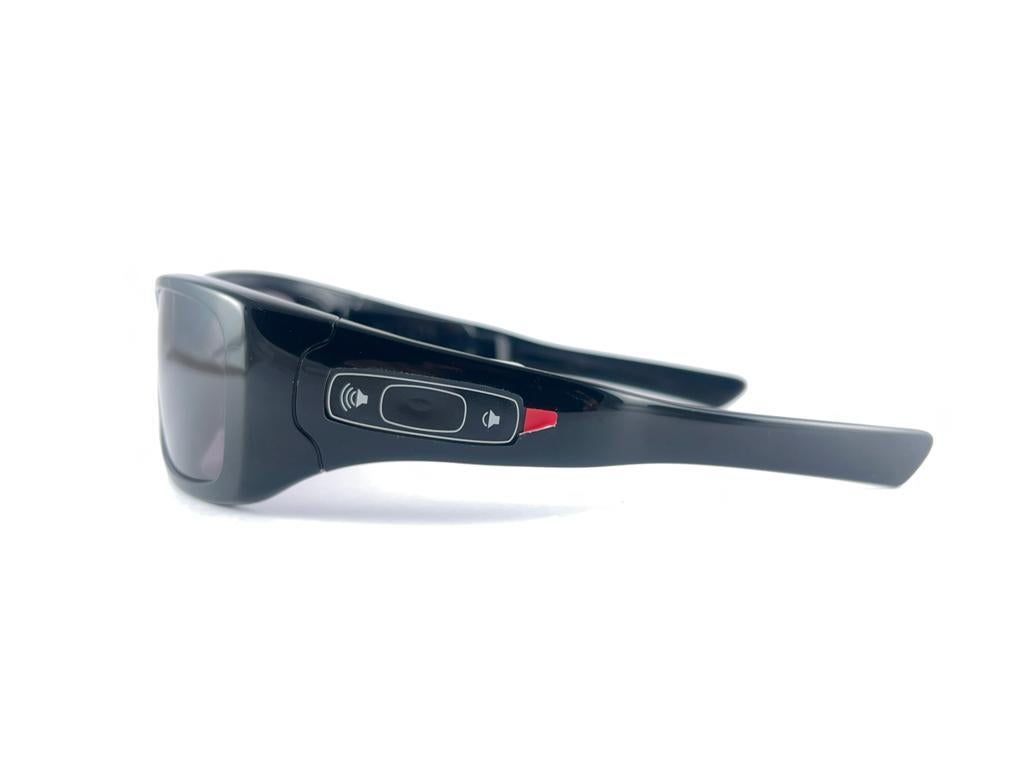 New Vintage Oakley Thump 512MB MP3 Polished Black Lense 2003 Sunglasses  For Sale 14