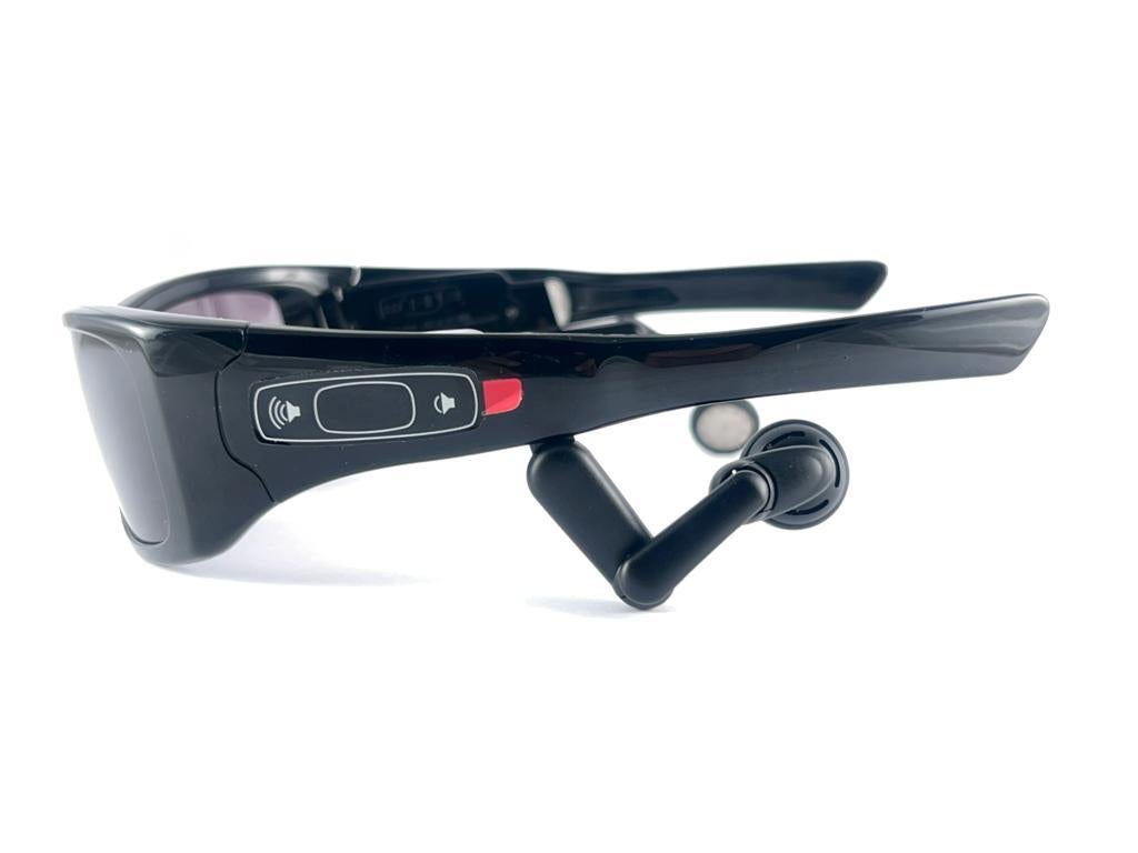 New Vintage Oakley Thump 512MB MP3 Polished Black Lense 2003 Sunglasses  For Sale 5