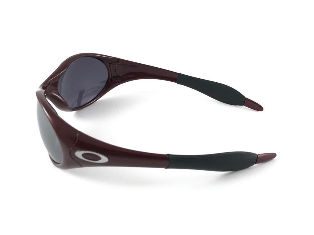 New Vintage Oakley Trenchcoat Blood Iridium Lenses 1995 Sunglasses In New Condition In Baleares, Baleares