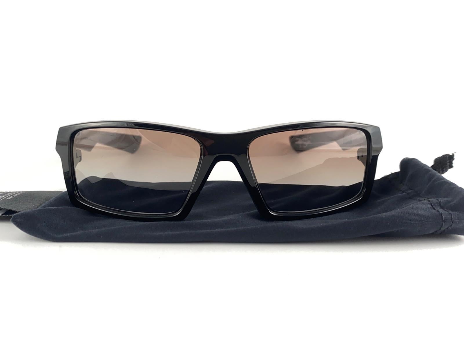 New Vintage Oakley Twitch Black Frame Mirrored Lens 2000's Sunglasses In New Condition For Sale In Baleares, Baleares