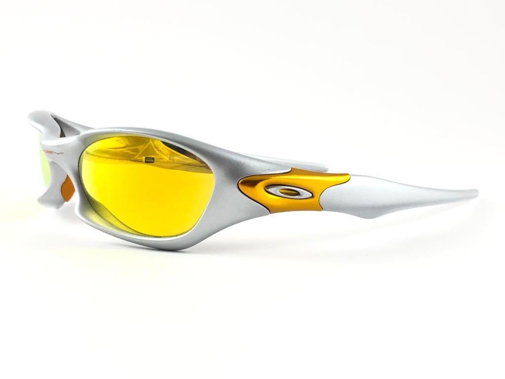New Vintage Oakley Valve Silver Fire Lenses 2003 Sunglasses 3