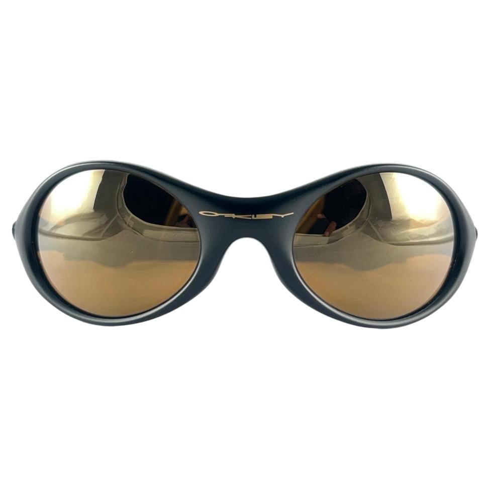 New Vintage Oakley Wrap Around Balck Gold Lenses 1999 Sunglasses  In New Condition In Baleares, Baleares