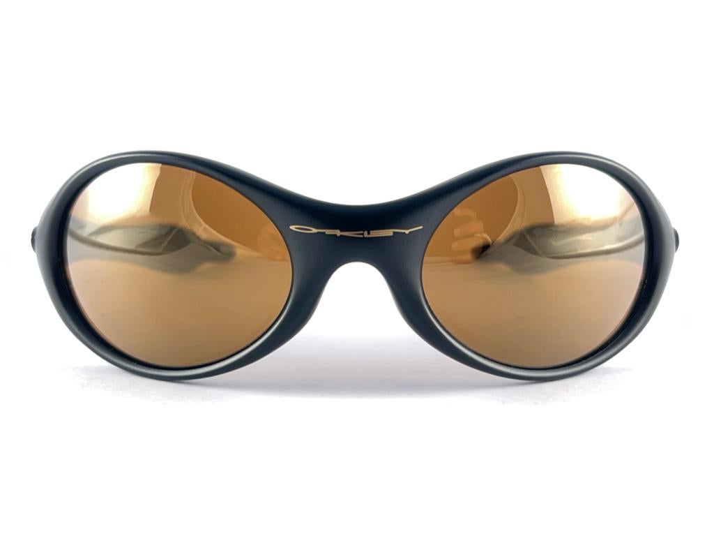 New Vintage Oakley Wrap Around Balck Gold Lenses 1999 Sunglasses  1