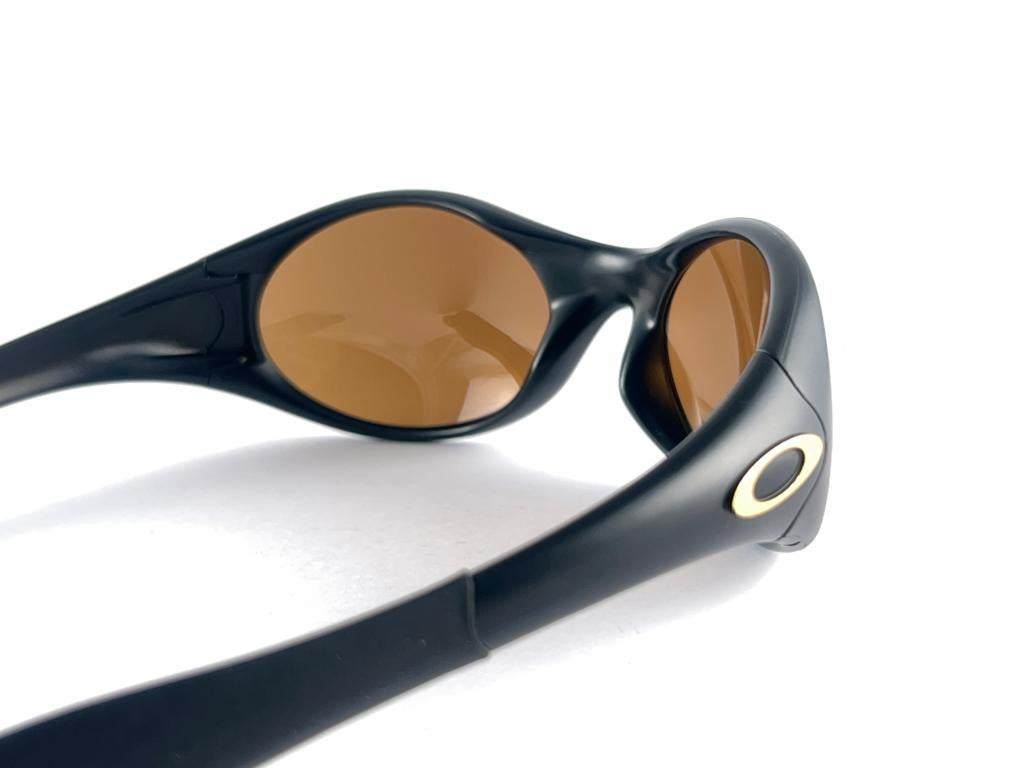 New Vintage Oakley Wrap Around Balck Gold Lenses 1999 Sunglasses  3