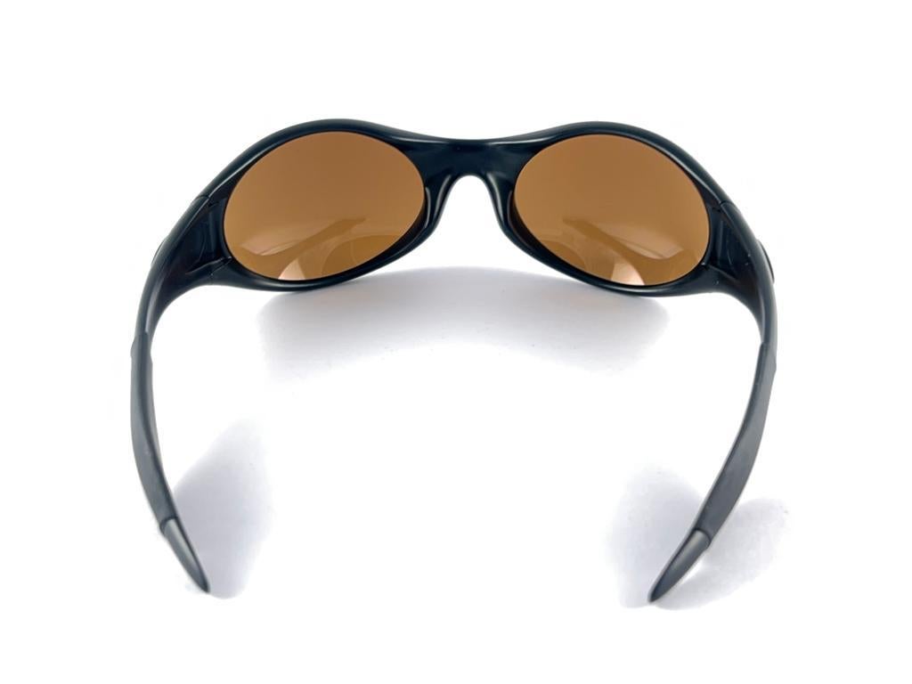 New Vintage Oakley Wrap Around Balck Gold Lenses 1999 Sunglasses  4