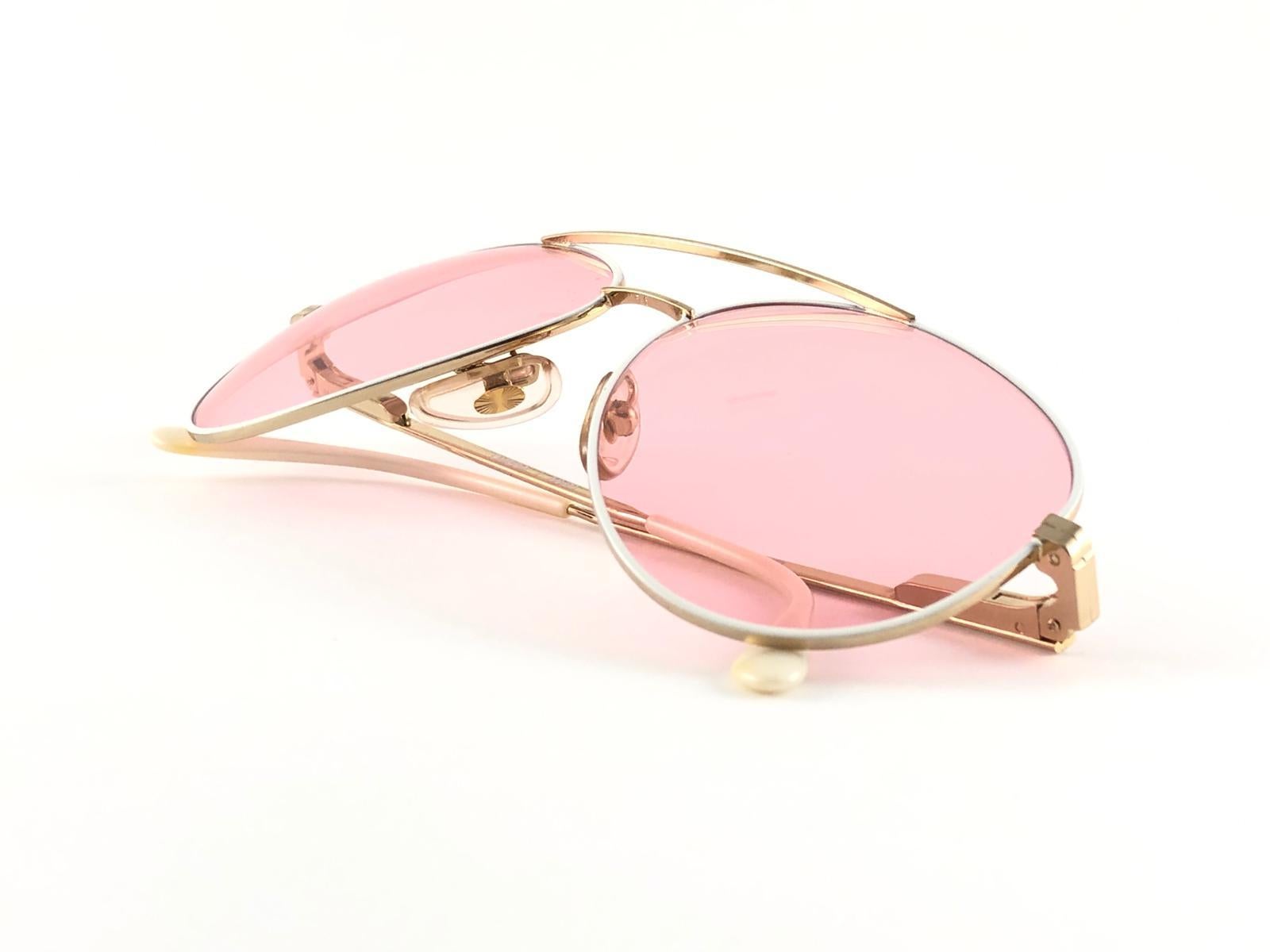 Rose Omega - Lunettes de soleil vintage Aviator blanches et dorées, fabriquées en Belgique, années 1980, état neuf en vente