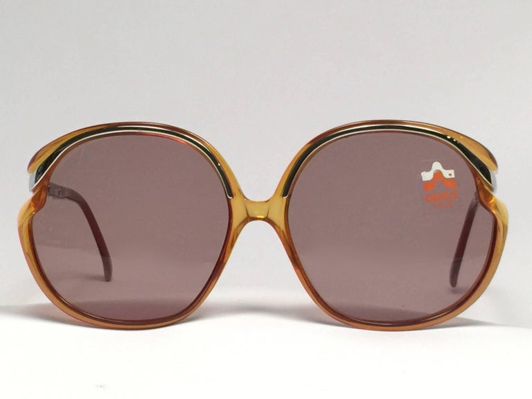 

New Vintage Optyl Oversized frame sporting a pair of flawless gradient lenses.

Made in Austria.
 
Produced and design in 1970's.

New, never worn or displayed.



