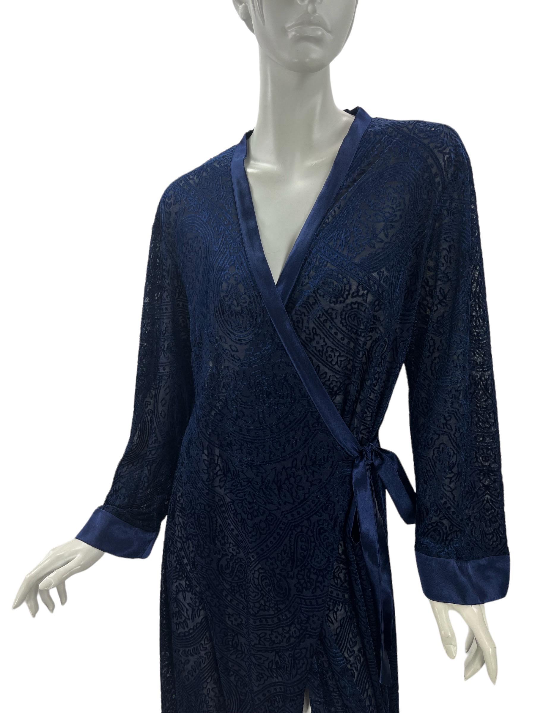 New Vintage Oscar de la Renta midnight blue devore velvet lounge dress / robe  In New Condition For Sale In Montgomery, TX