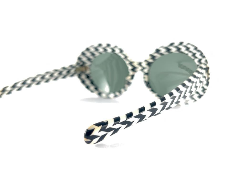 Women's or Men's New Vintage Oval Oversized Black & White Sunglasses 60'S Made In France For Sale