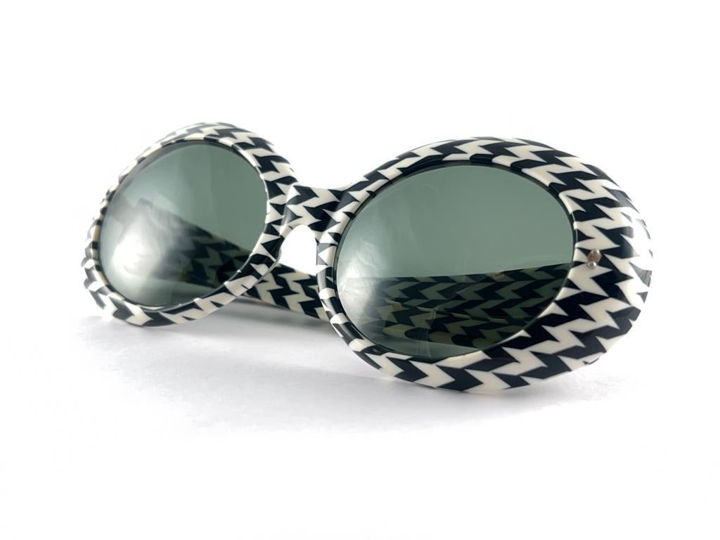 New Vintage Oval Oversized Black & White Sunglasses 60'S Made In France For Sale 4