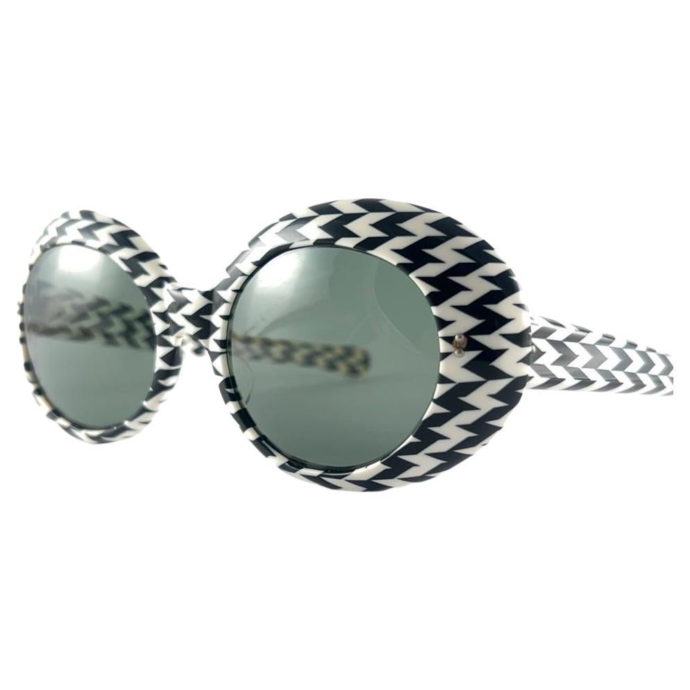 New Vintage Oval Oversized Black & White Sunglasses 60'S Made In France For Sale