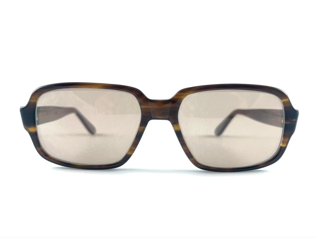 Sunglasses circa 1980's by OWP.

Please noticed this item its nearly 40 years old and has been on a private collection, therefore the frame show sign of wear according to age and minimum wear. 
Made in France.

Measurements

Front : 15.5 cms
Lens