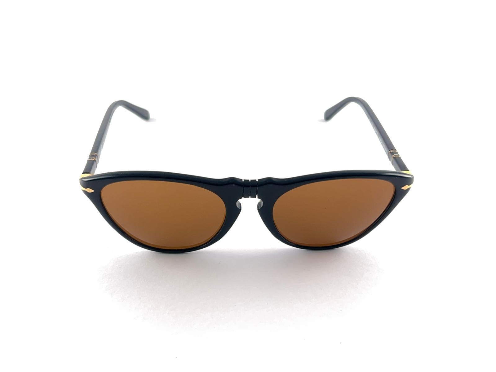 Noir New Vintage Persol By Ratti Cat Eye Black Frame Sunglasses 1960's Made In Italy en vente