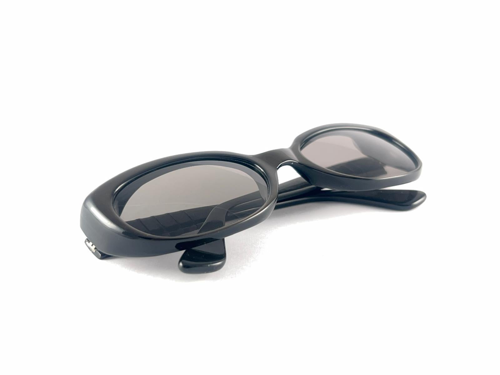 Neuer Vintage-Persol von Ratti Space Graue Sonnenbrille mit Rahmen 1960er Jahre, hergestellt in Italien im Angebot 10