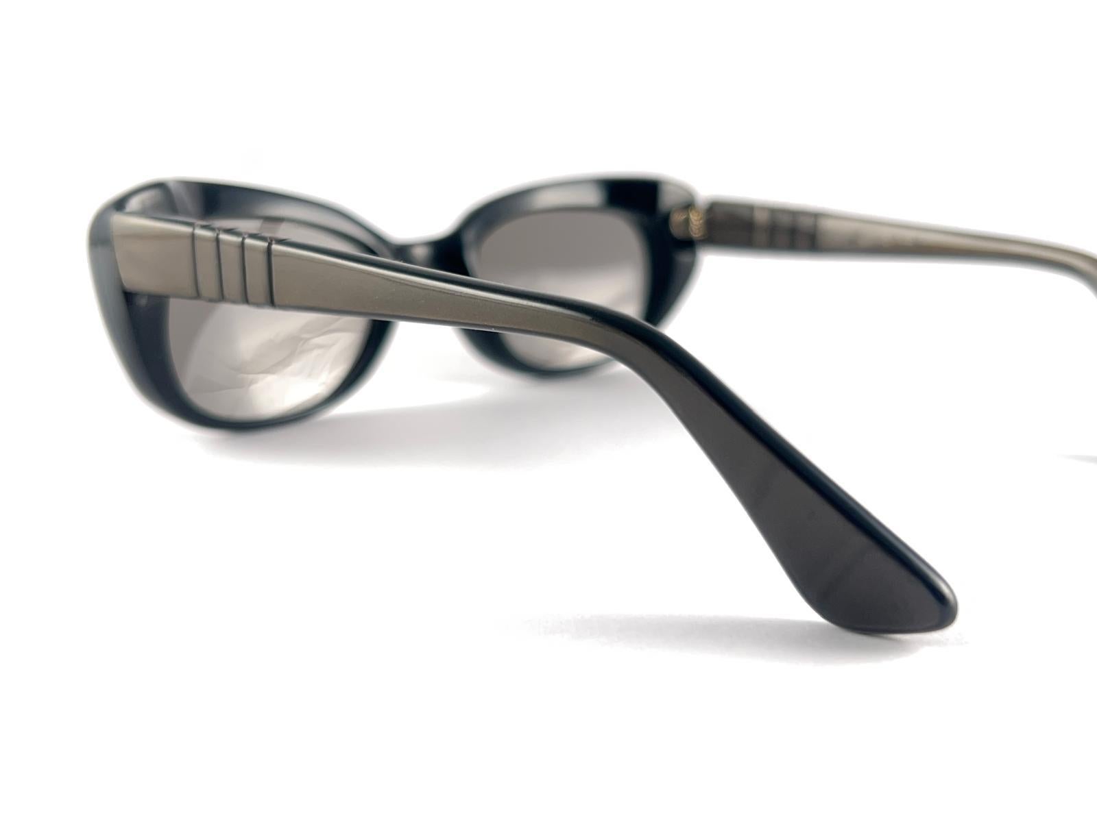 Neuer Vintage-Persol von Ratti Space Graue Sonnenbrille mit Rahmen 1960er Jahre, hergestellt in Italien im Angebot 3