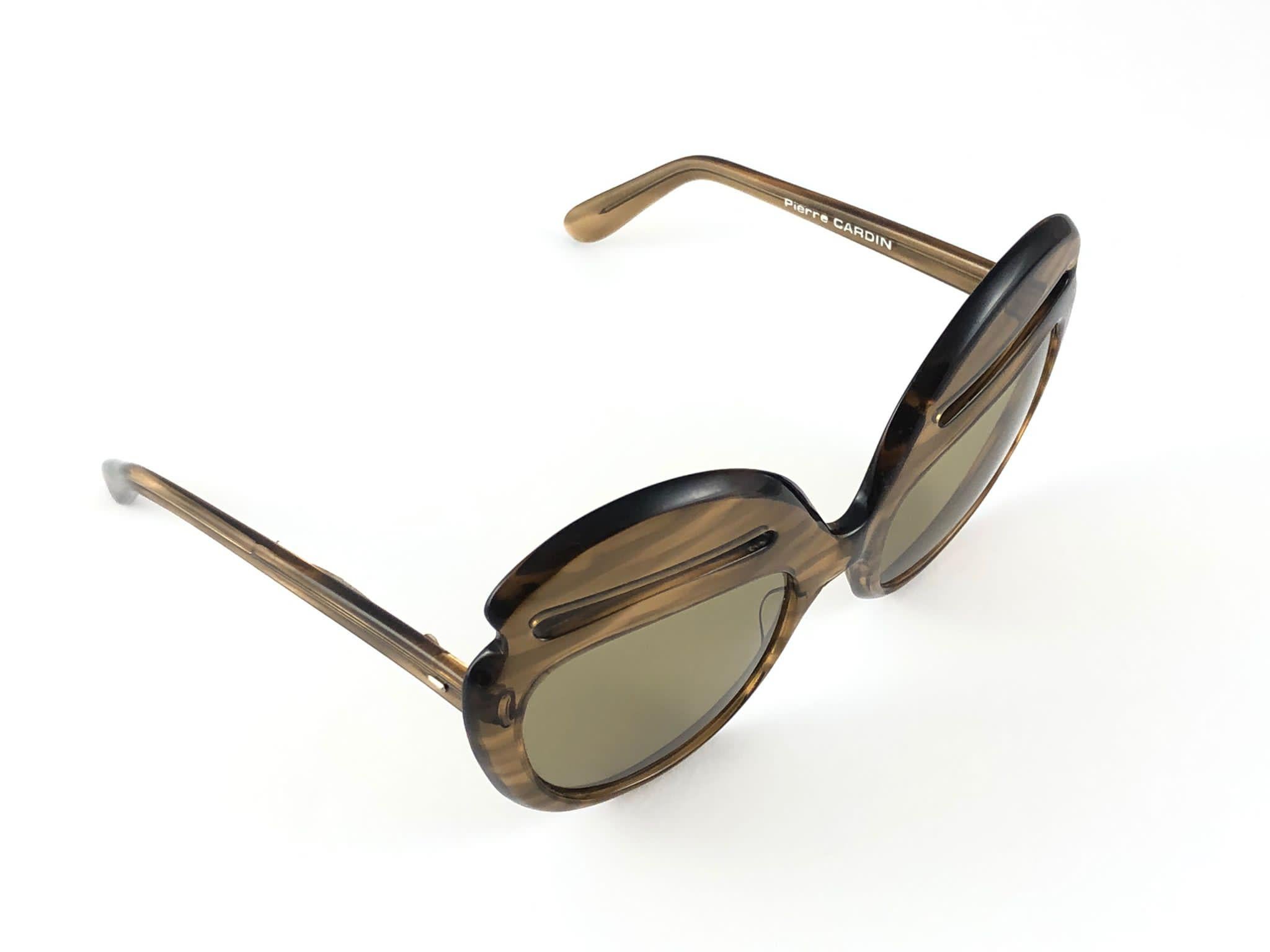 Pierre Cardin: übergroße Vintage-Sonnenbrille mit Schlitzen-Akzenten, 6496, 1960er Jahre  im Angebot 5
