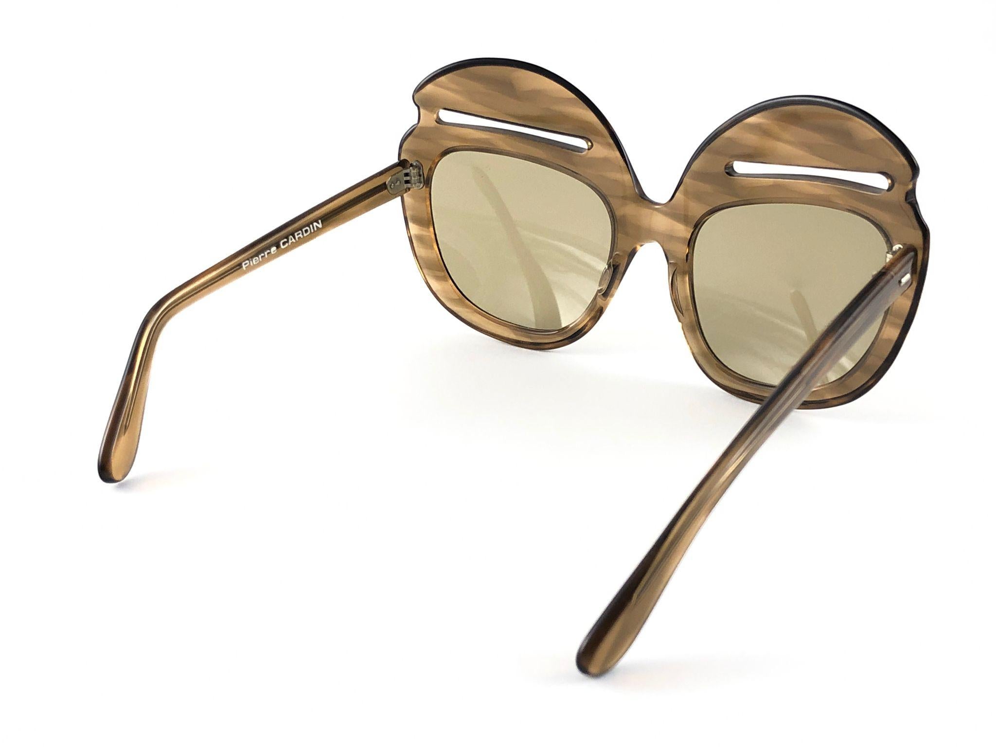Pierre Cardin: übergroße Vintage-Sonnenbrille mit Schlitzen-Akzenten, 6496, 1960er Jahre  im Angebot 6