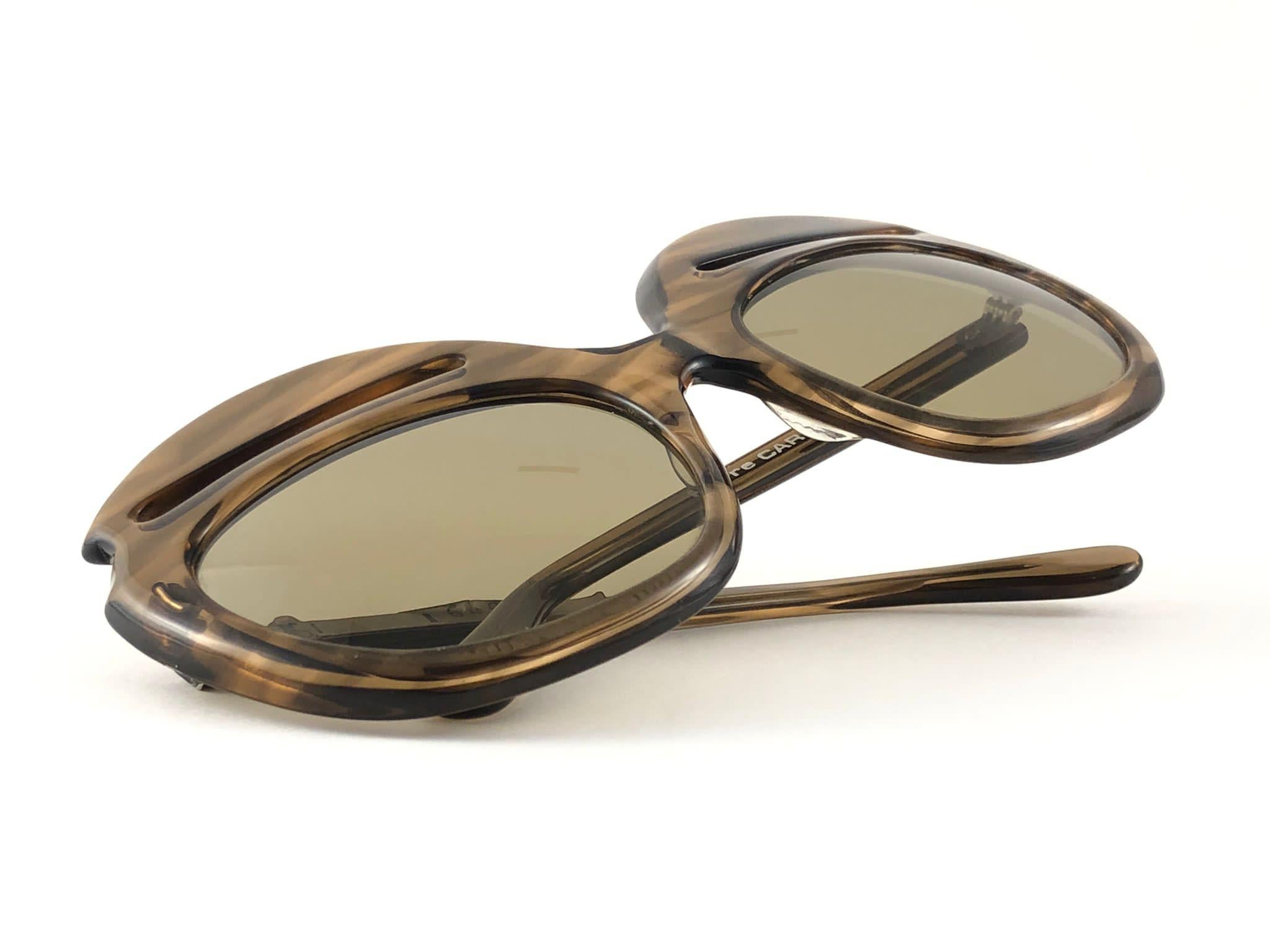 Pierre Cardin: übergroße Vintage-Sonnenbrille mit Schlitzen-Akzenten, 6496, 1960er Jahre  im Angebot 2